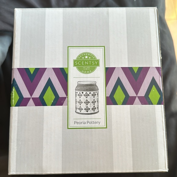 Scentsy full size Peoria Pottery warmer - Picture 3 of 3